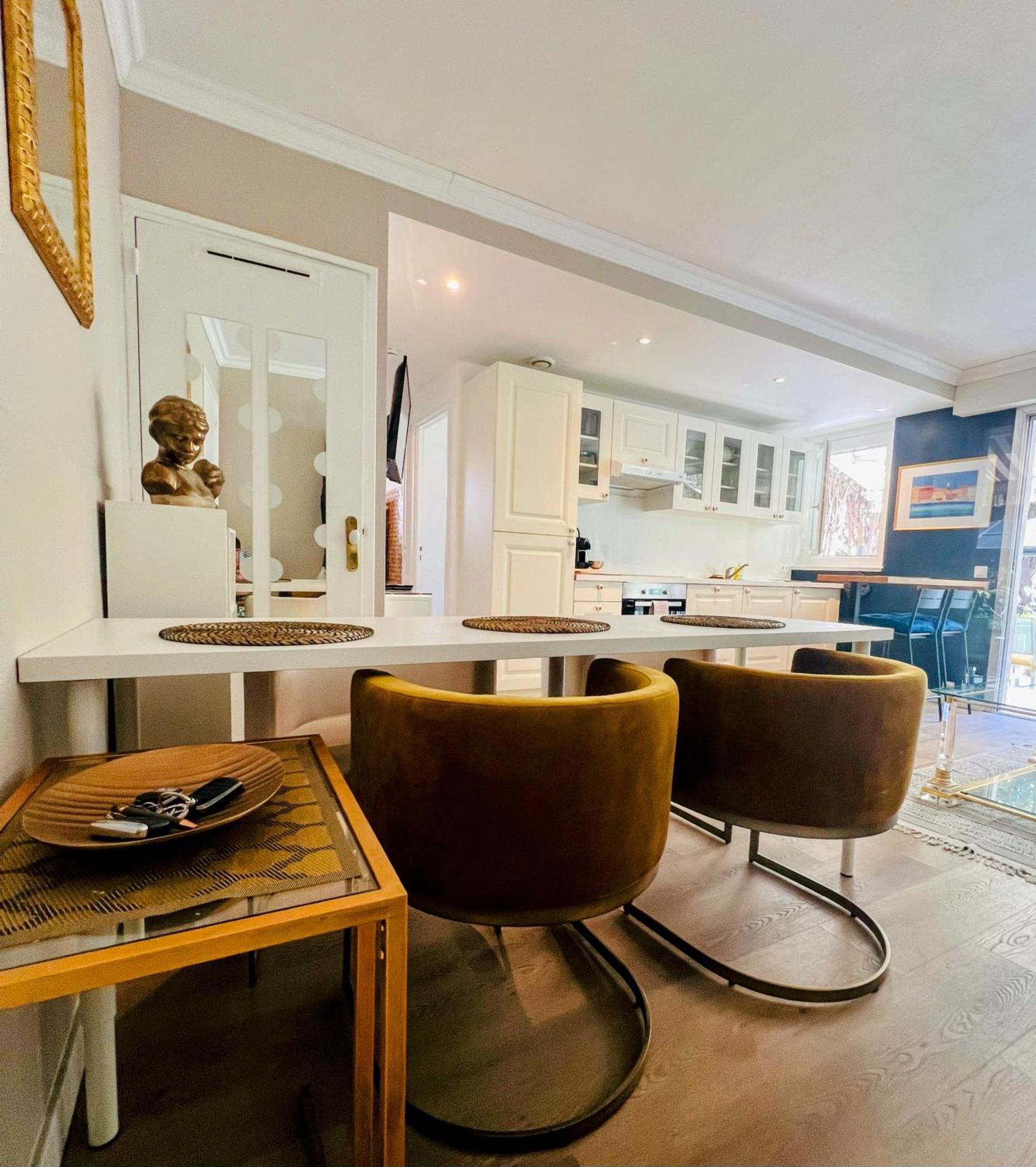 Superbe Appartement Avec Terrasse Jardin Et Parking Prive Saint-Tropez Exterior photo