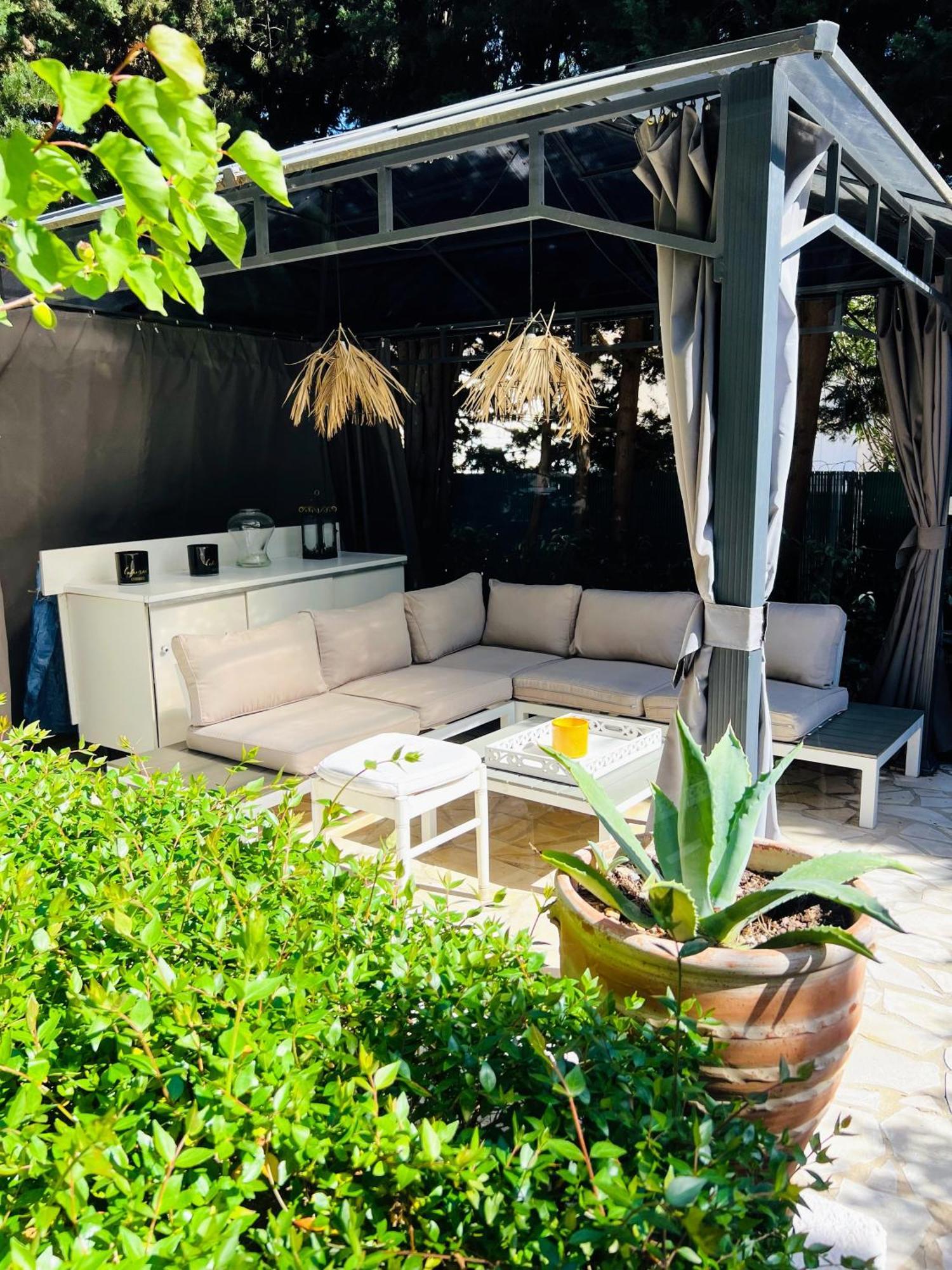 Superbe Appartement Avec Terrasse Jardin Et Parking Prive Saint-Tropez Exterior photo