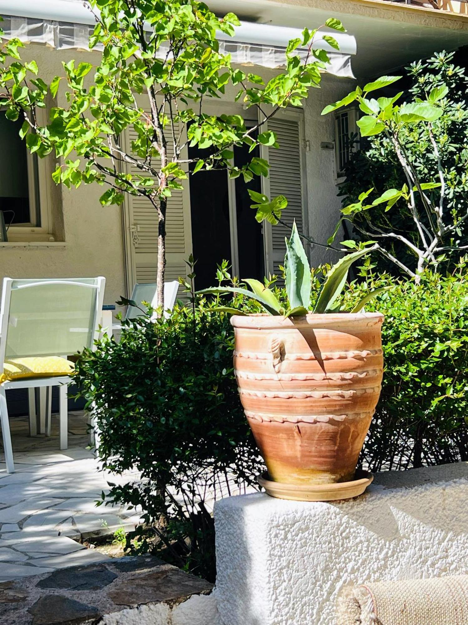 Superbe Appartement Avec Terrasse Jardin Et Parking Prive Saint-Tropez Exterior photo