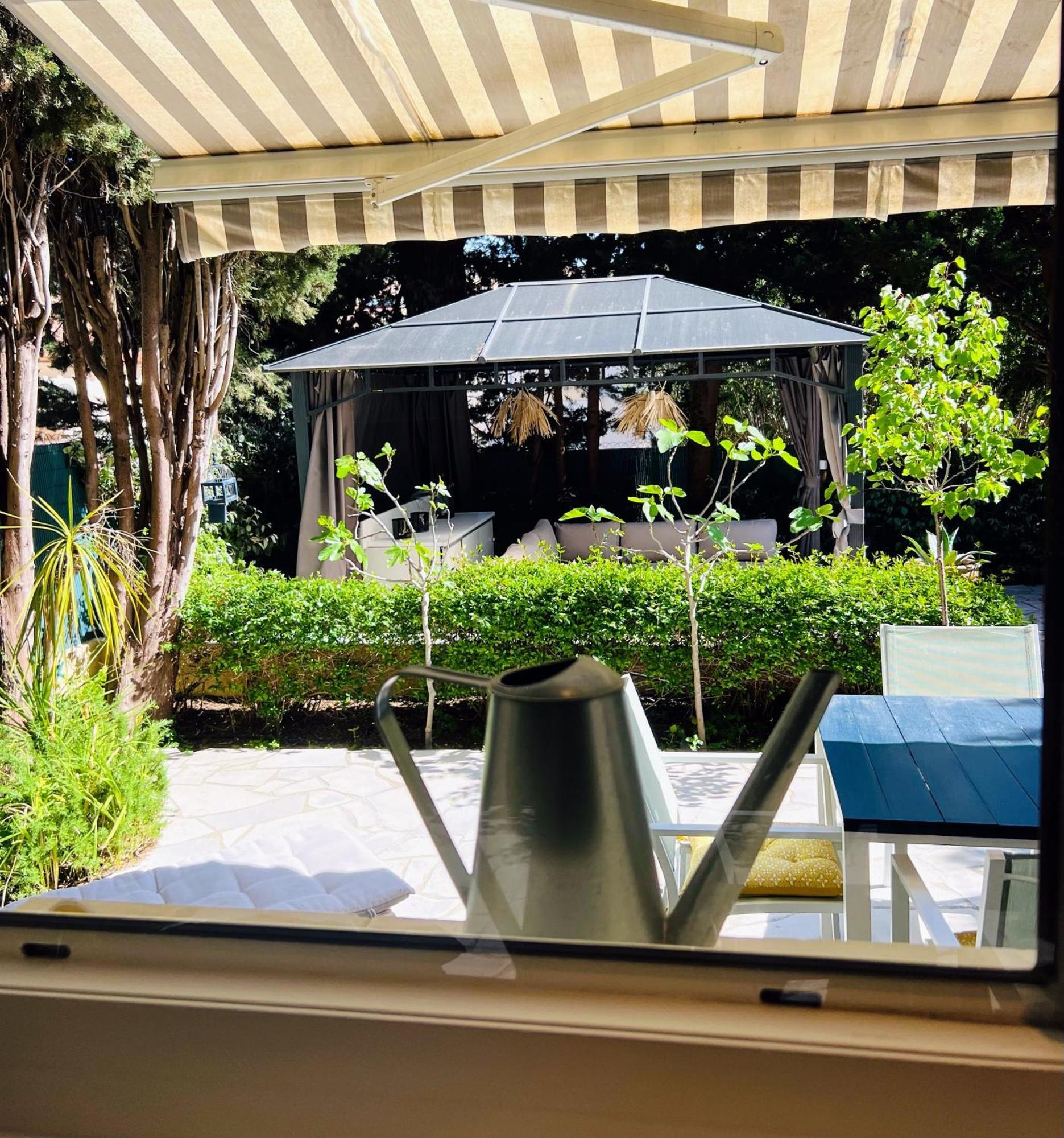 Superbe Appartement Avec Terrasse Jardin Et Parking Prive Saint-Tropez Exterior photo