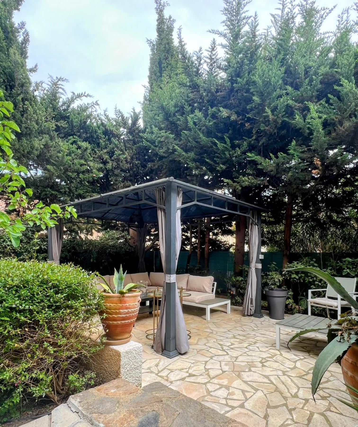 Superbe Appartement Avec Terrasse Jardin Et Parking Prive Saint-Tropez Exterior photo