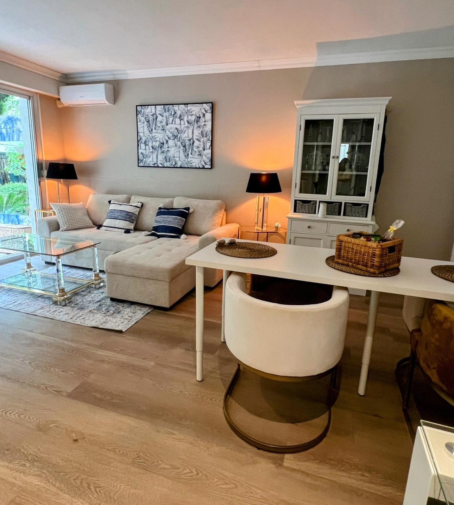 Superbe Appartement Avec Terrasse Jardin Et Parking Prive Saint-Tropez Exterior photo