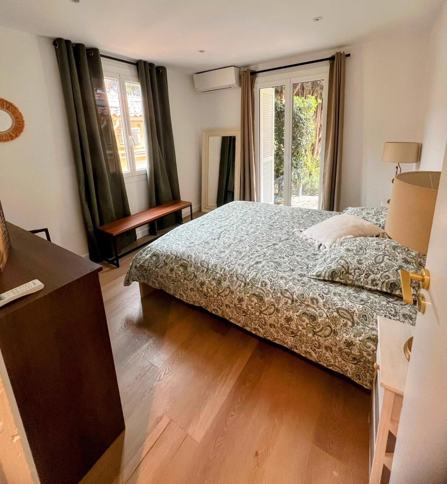 Superbe Appartement Avec Terrasse Jardin Et Parking Prive Saint-Tropez Exterior photo