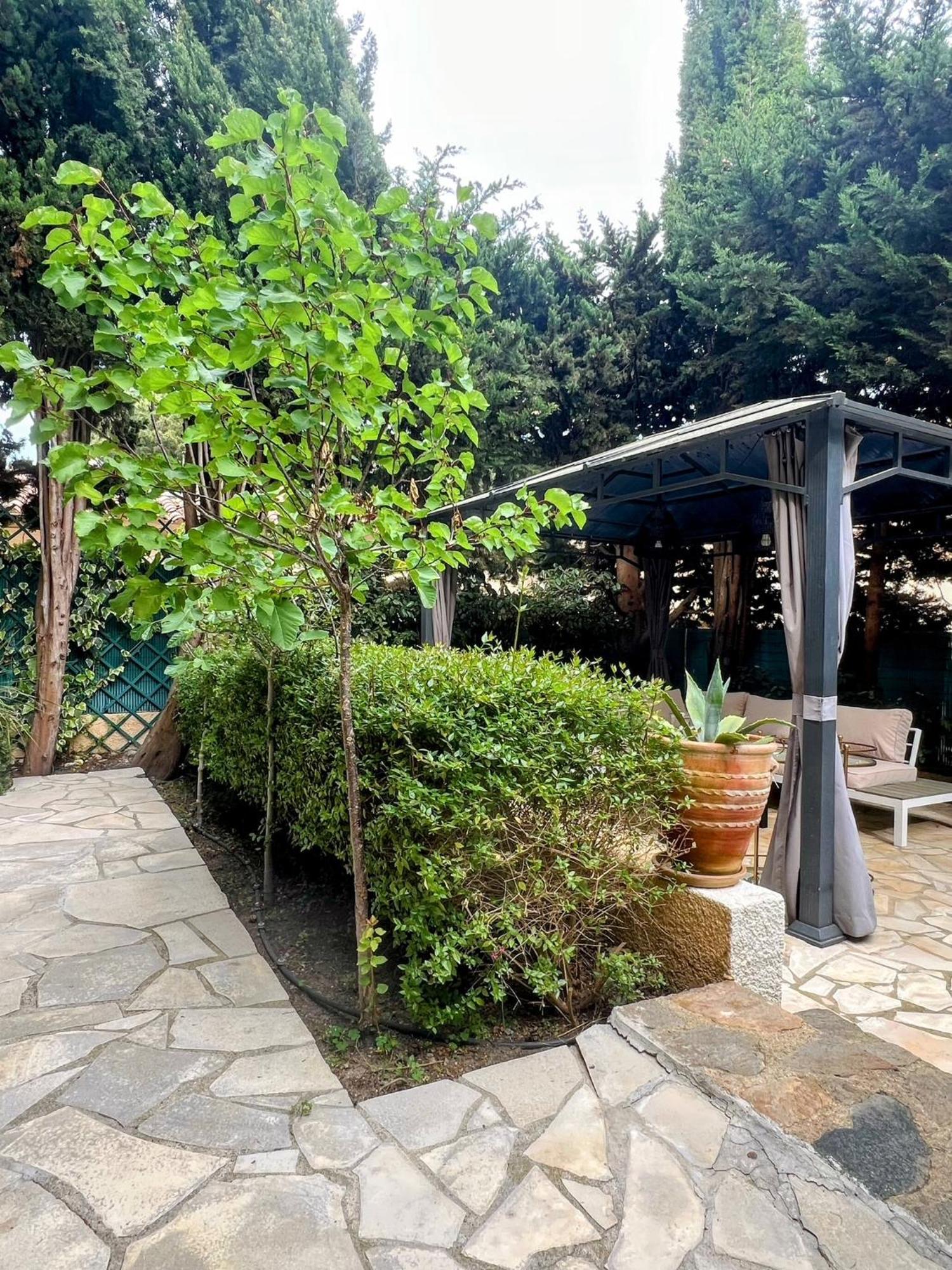 Superbe Appartement Avec Terrasse Jardin Et Parking Prive Saint-Tropez Exterior photo